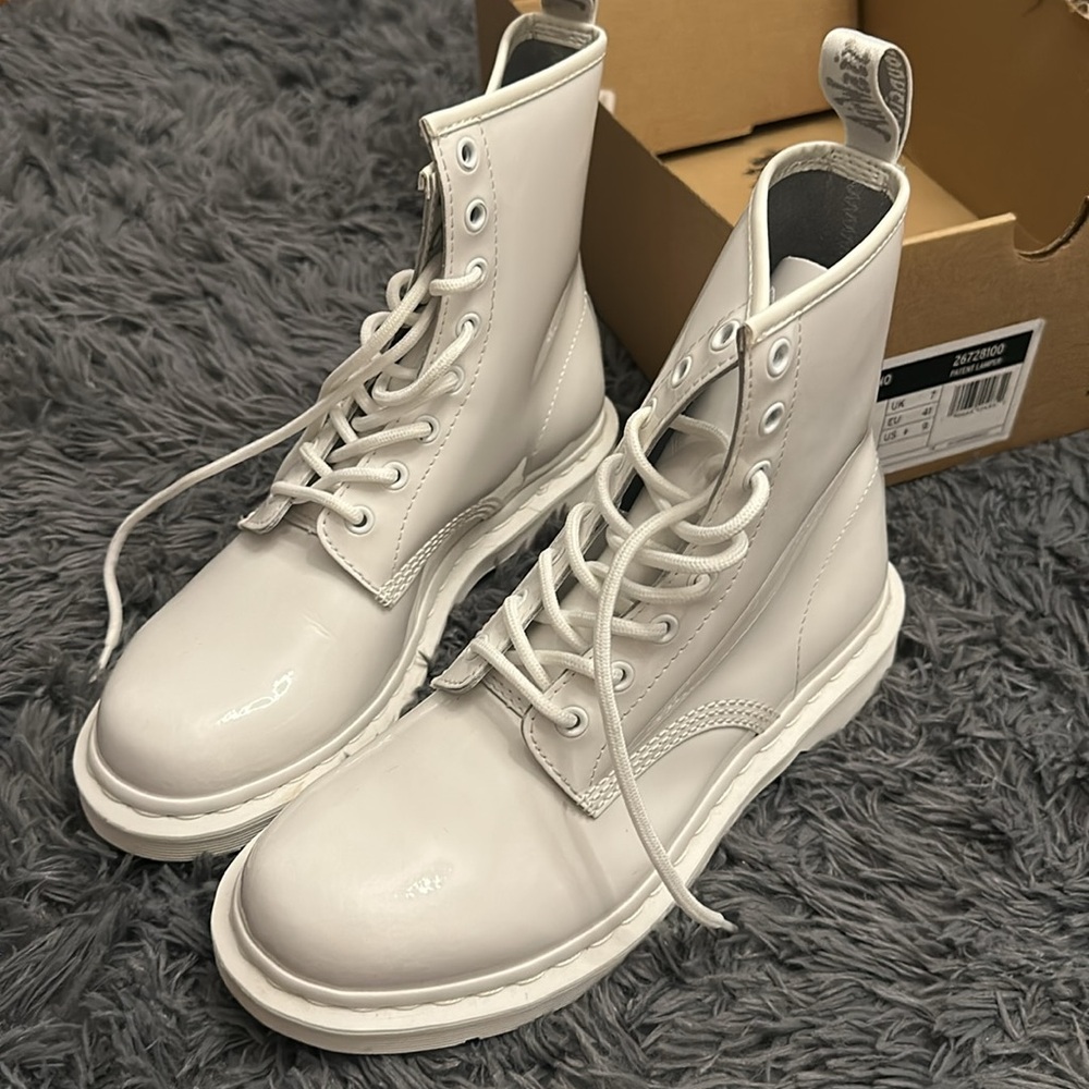 Dr. Martens airwair 1460 mono White Patent Leather Boots size 9 $140 EUC